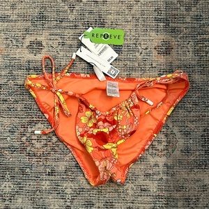 NWT bikini bottoms size s